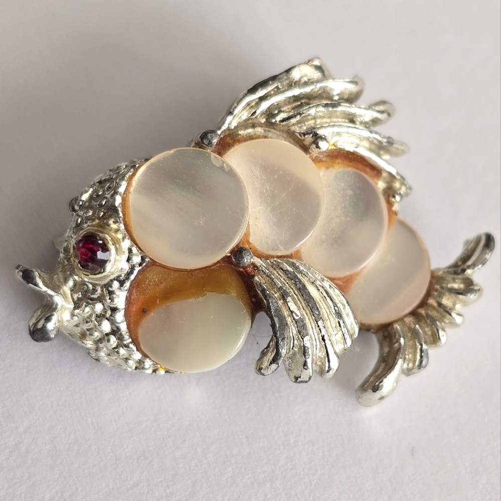 Vintage fish brooch pearlized ocean beach sea mermaidcore pin